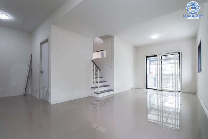 *****ทาวน์เฮ้าส์มือสองย่านนนทบุรี ม.พฤกษา54/1 บางใหญ่-เซ็นทรัลเวสต์เกต หลังมุม! เนื้อที่กว้างขวางถึง 28.3 ตร.ว. ฟังก์ชัน 3 ห้องนอน 2 ห้องน้ำ 1 ที่จอดรถ บ้านหันทิศเหนือ บนทำเลแห่งการเดินทาง เชื่อมต่อถ.กาญจนาฯ เพียง 20 นาทีถึงรถไฟฟ้าสายสีม่วง "สถานีคลองบางไผ่"...